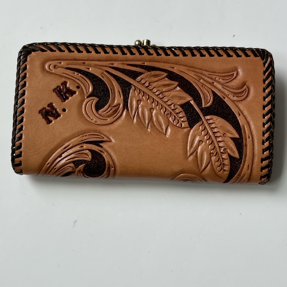 Vintage Leather Embossed Wallet - Picture 2 of 5